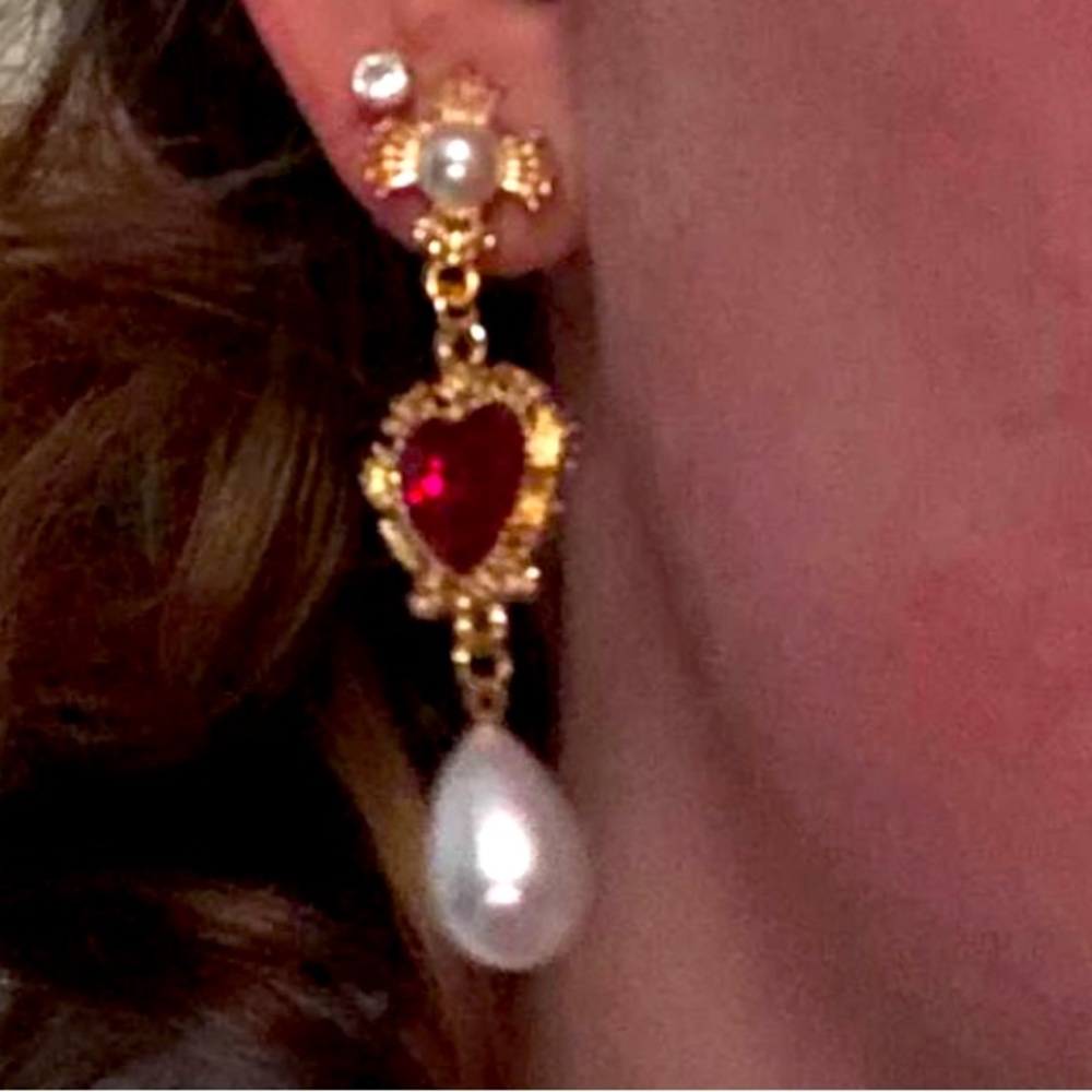 Queen of Hearts👑❤️Ruby Red Rhinestone, Gold & Pearl Drop Statement Earri… - Picture 6 of 15